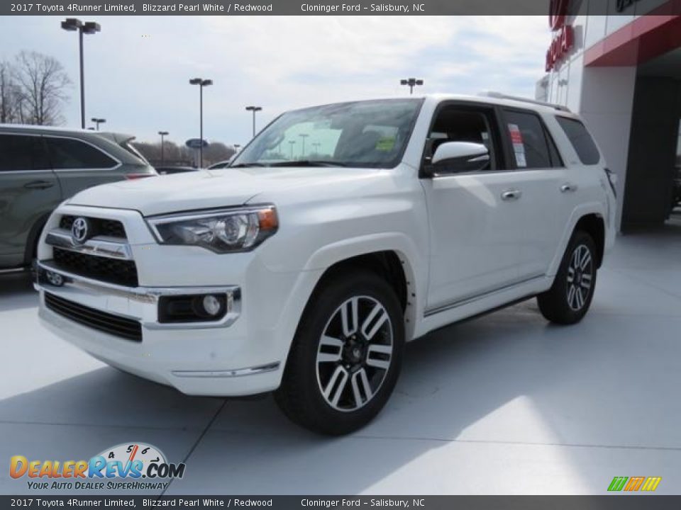 Front 3/4 View of 2017 Toyota 4Runner Limited Photo #3
