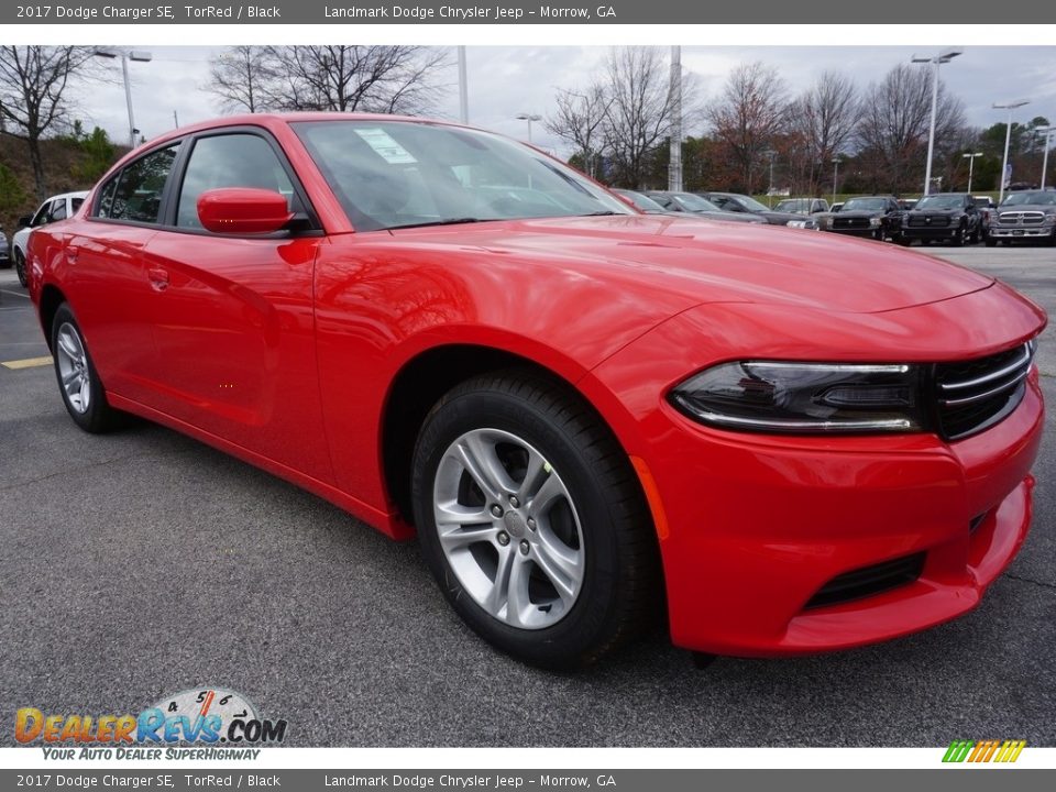 Front 3/4 View of 2017 Dodge Charger SE Photo #4