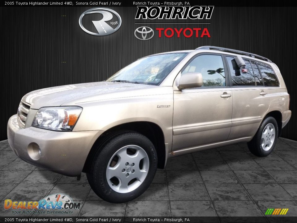2005 Toyota Highlander Limited 4WD Sonora Gold Pearl / Ivory Photo #3