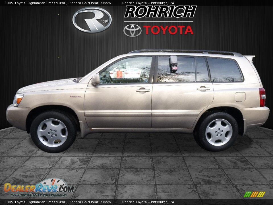 2005 Toyota Highlander Limited 4WD Sonora Gold Pearl / Ivory Photo #4