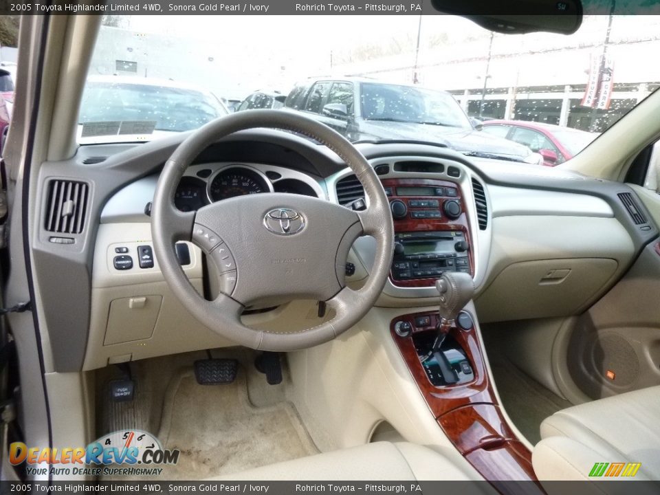 2005 Toyota Highlander Limited 4WD Sonora Gold Pearl / Ivory Photo #8