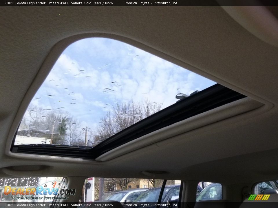 2005 Toyota Highlander Limited 4WD Sonora Gold Pearl / Ivory Photo #9