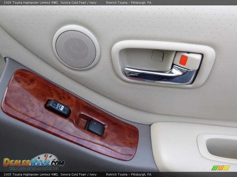 2005 Toyota Highlander Limited 4WD Sonora Gold Pearl / Ivory Photo #11