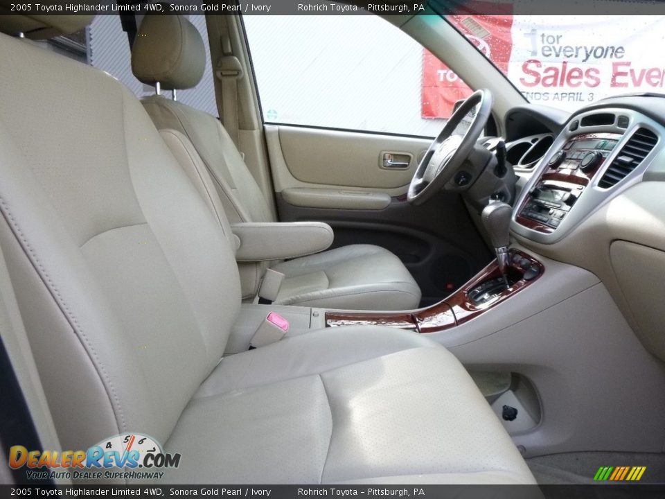 2005 Toyota Highlander Limited 4WD Sonora Gold Pearl / Ivory Photo #14