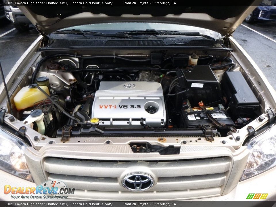 2005 Toyota Highlander Limited 4WD Sonora Gold Pearl / Ivory Photo #18