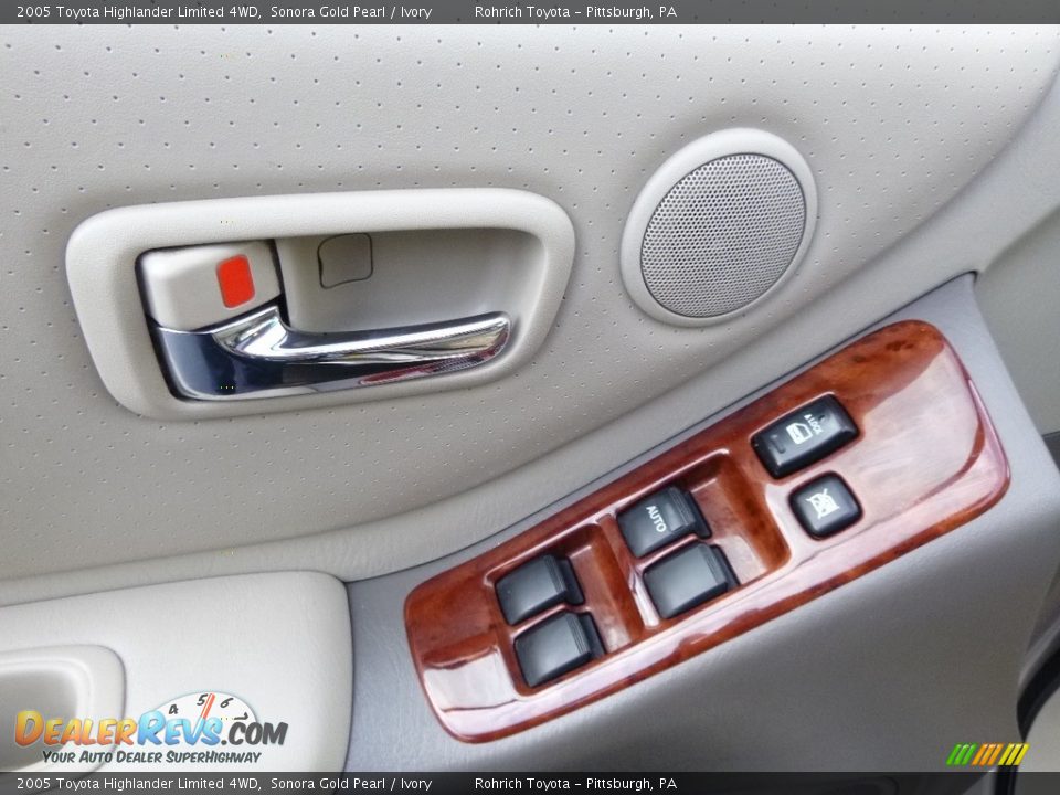 2005 Toyota Highlander Limited 4WD Sonora Gold Pearl / Ivory Photo #20