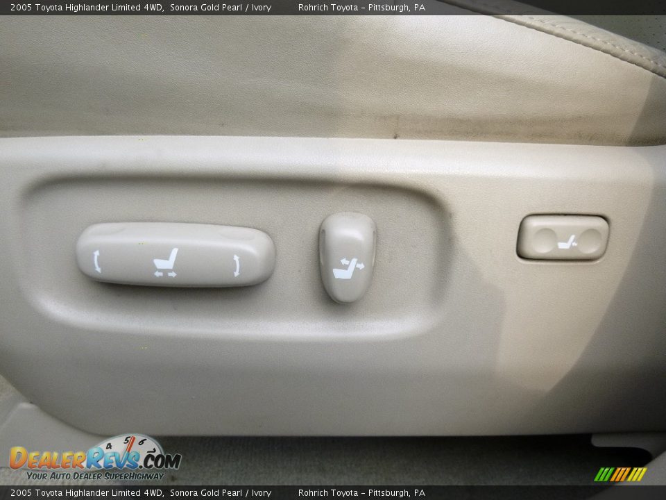 2005 Toyota Highlander Limited 4WD Sonora Gold Pearl / Ivory Photo #22
