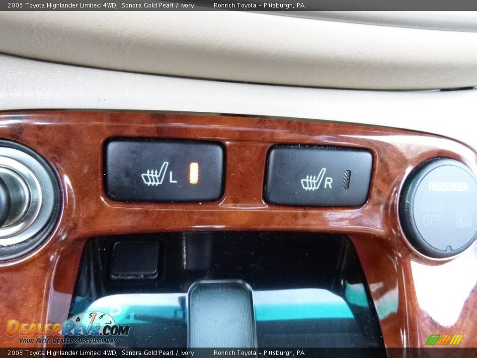 2005 Toyota Highlander Limited 4WD Sonora Gold Pearl / Ivory Photo #24
