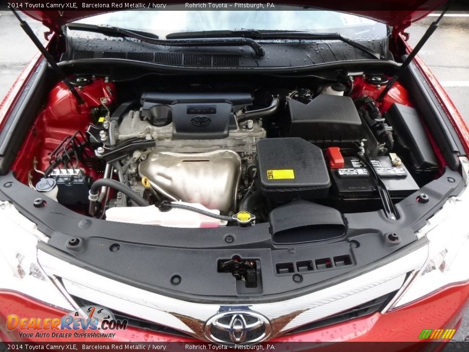 2014 Toyota Camry XLE Barcelona Red Metallic / Ivory Photo #17