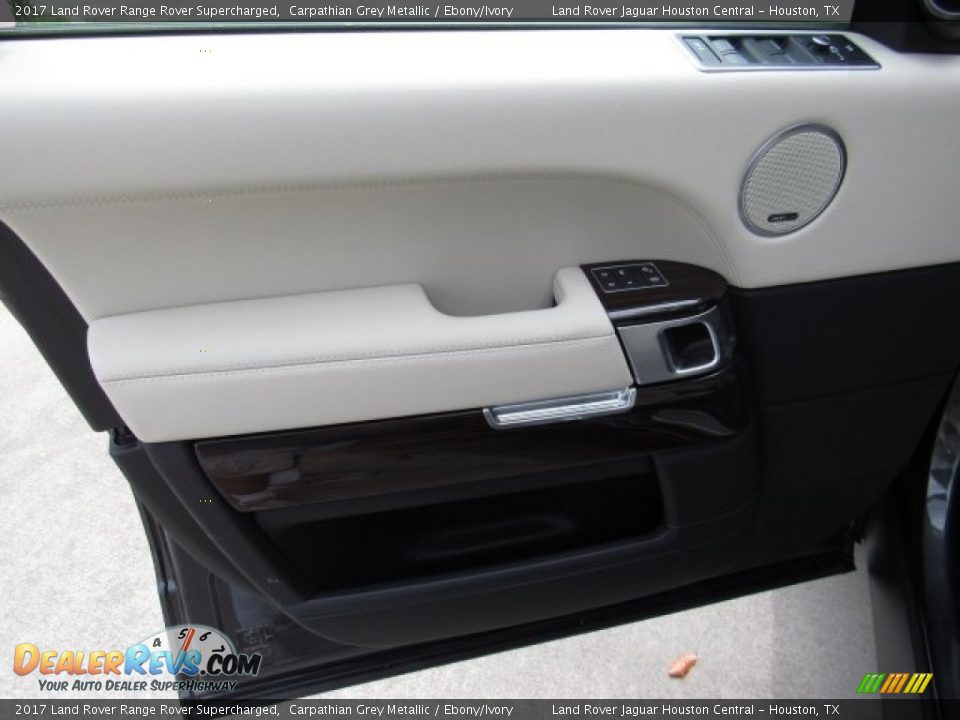 Door Panel of 2017 Land Rover Range Rover Supercharged Photo #18