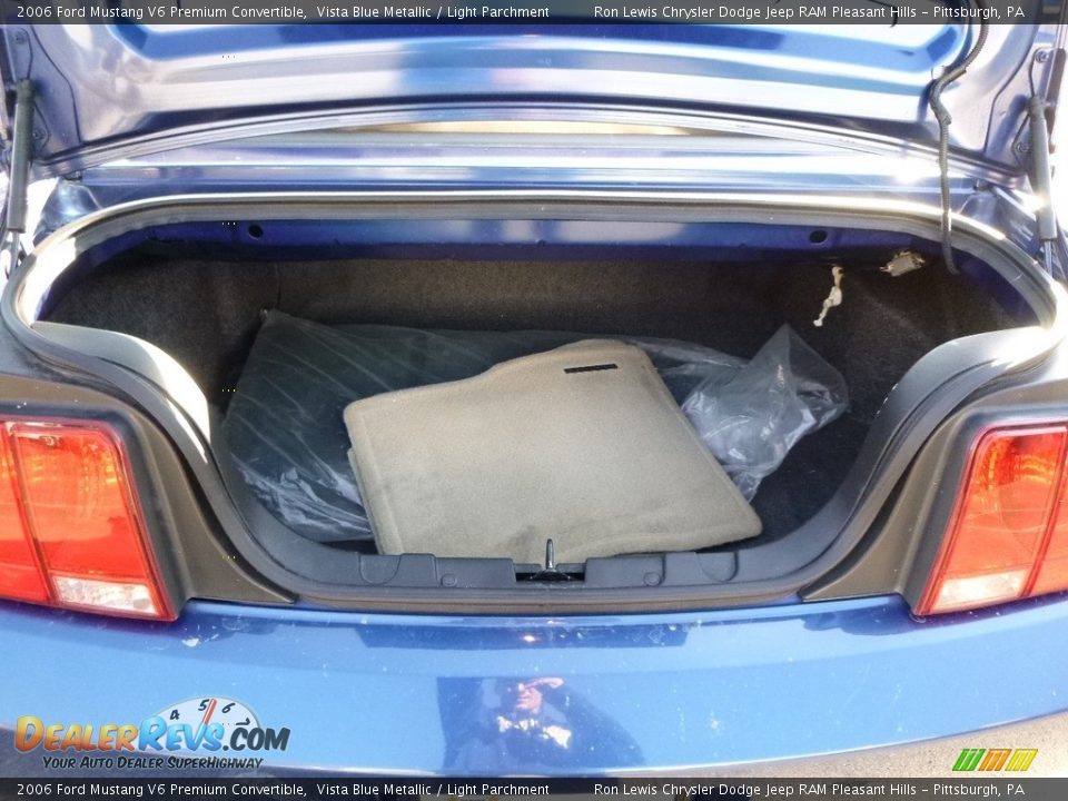 2006 Ford Mustang V6 Premium Convertible Vista Blue Metallic / Light Parchment Photo #20