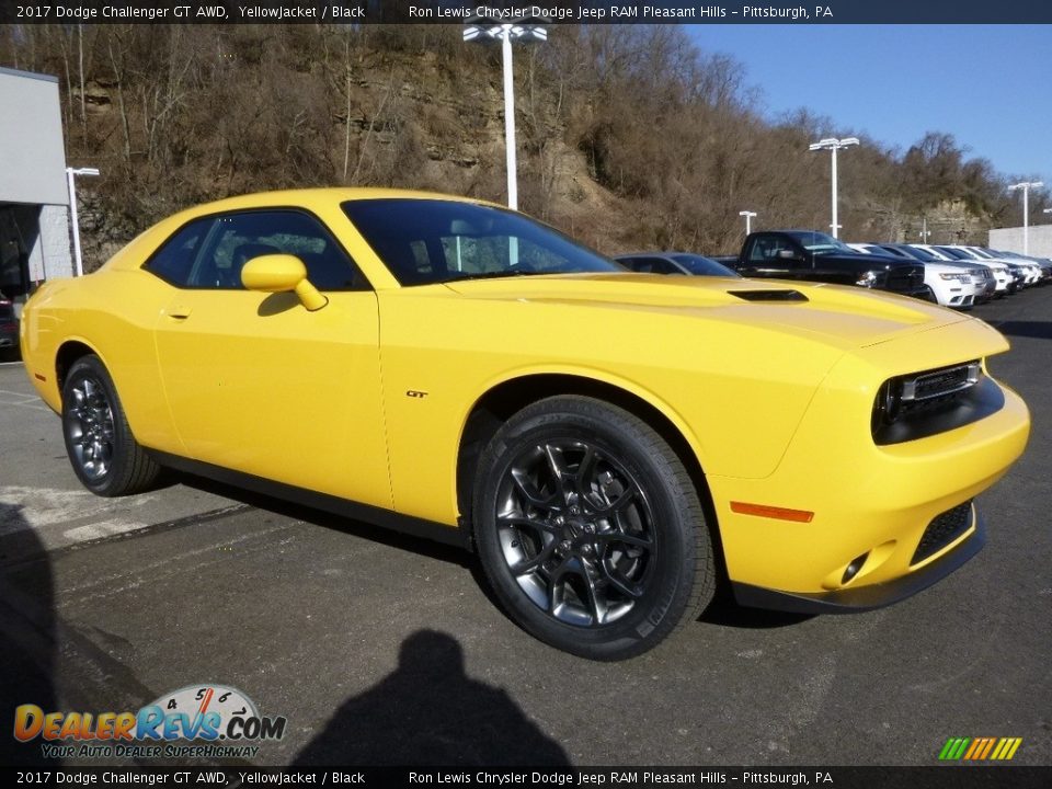 Front 3/4 View of 2017 Dodge Challenger GT AWD Photo #5