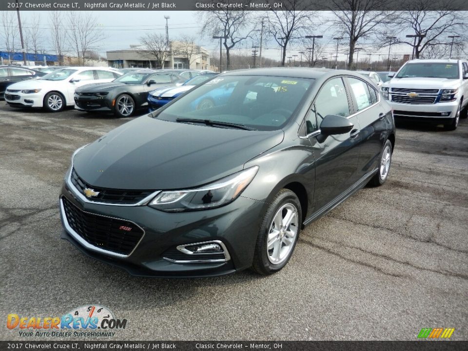Front 3/4 View of 2017 Chevrolet Cruze LT Photo #1