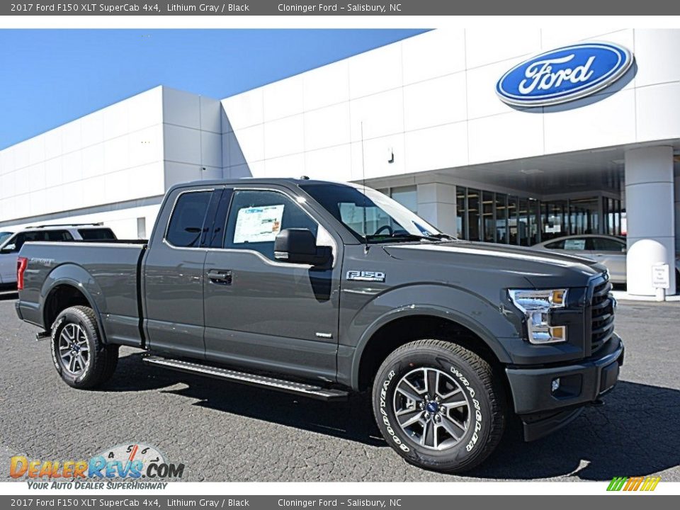 Front 3/4 View of 2017 Ford F150 XLT SuperCab 4x4 Photo #1