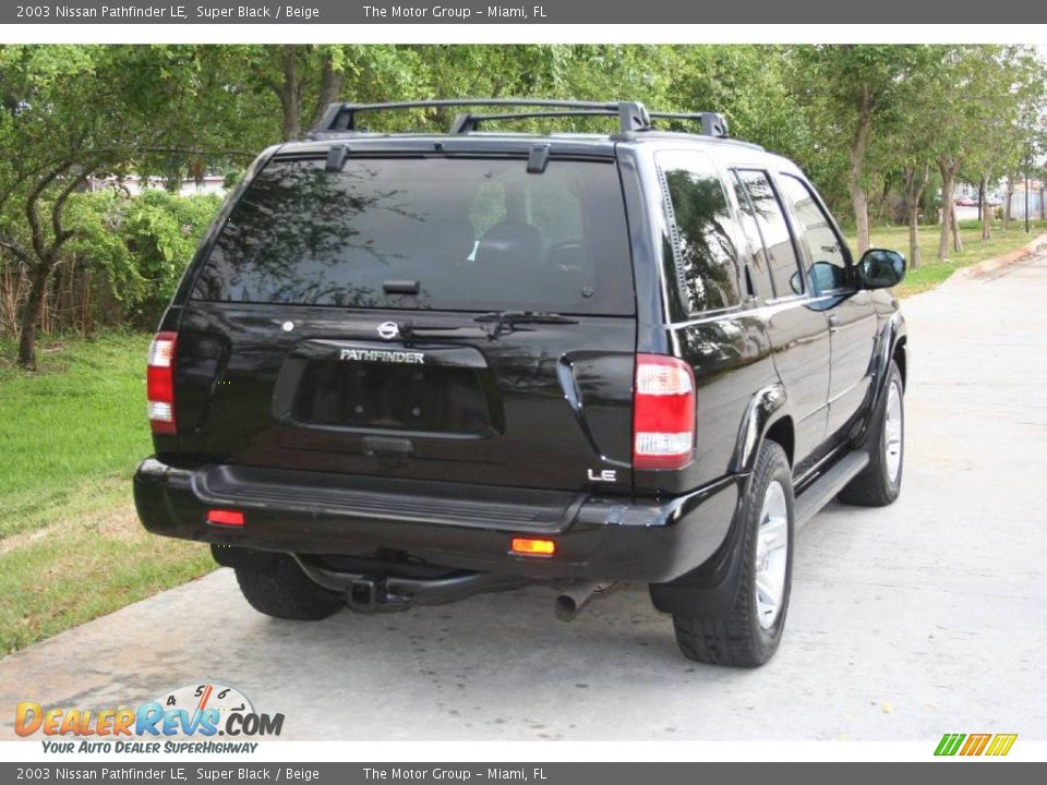 2003 Nissan Pathfinder LE Super Black / Beige Photo #11