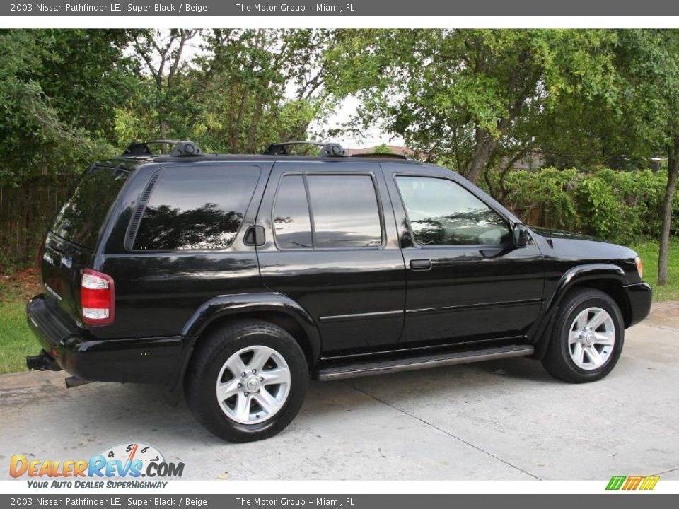 2003 Nissan Pathfinder LE Super Black / Beige Photo #14