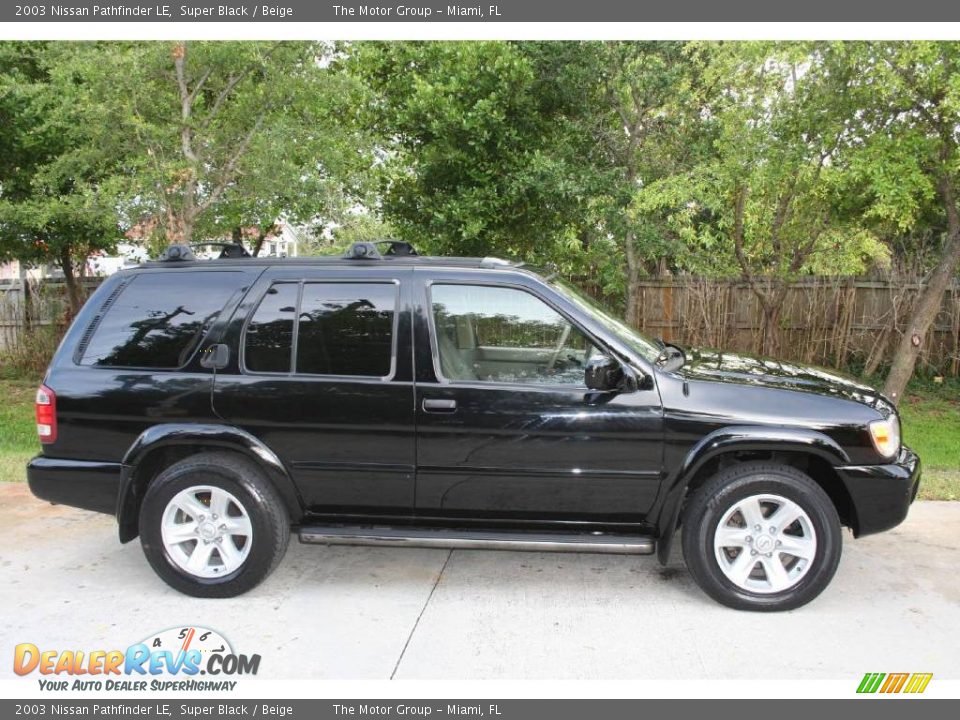 2003 Nissan Pathfinder LE Super Black / Beige Photo #16