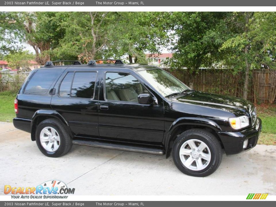 2003 Nissan Pathfinder LE Super Black / Beige Photo #17