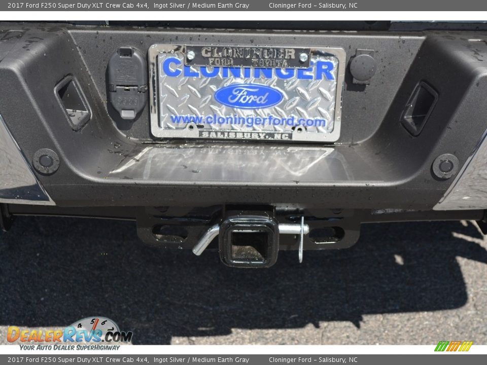 2017 Ford F250 Super Duty XLT Crew Cab 4x4 Ingot Silver / Medium Earth Gray Photo #5