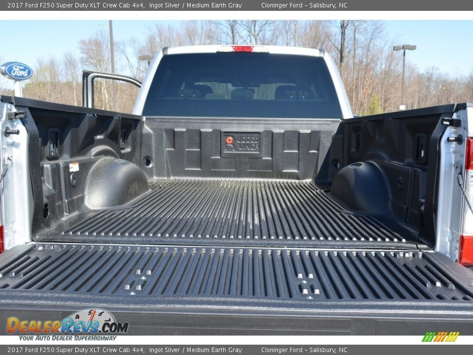 2017 Ford F250 Super Duty XLT Crew Cab 4x4 Ingot Silver / Medium Earth Gray Photo #6