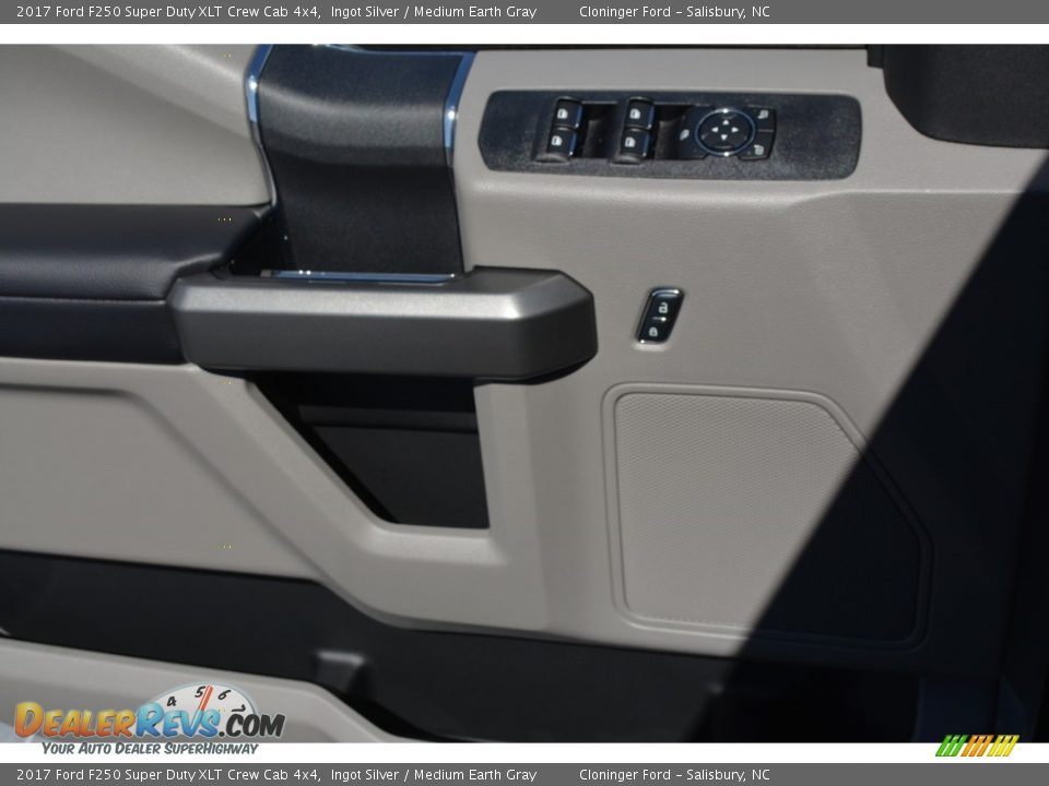 2017 Ford F250 Super Duty XLT Crew Cab 4x4 Ingot Silver / Medium Earth Gray Photo #7