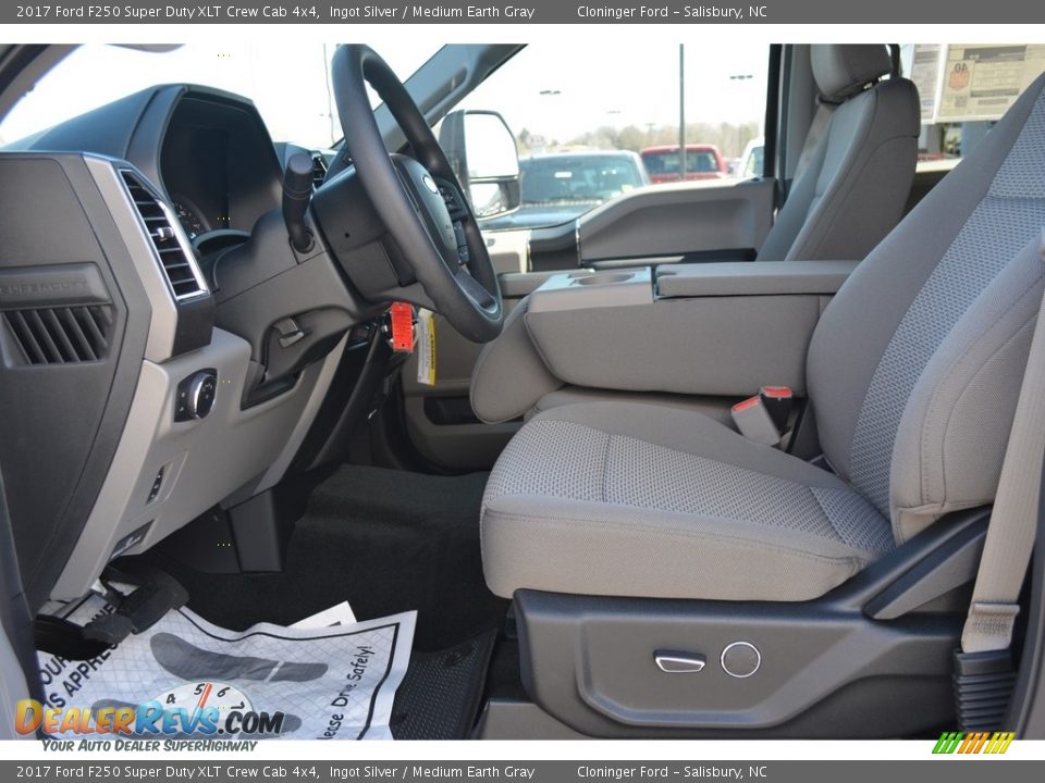 2017 Ford F250 Super Duty XLT Crew Cab 4x4 Ingot Silver / Medium Earth Gray Photo #8