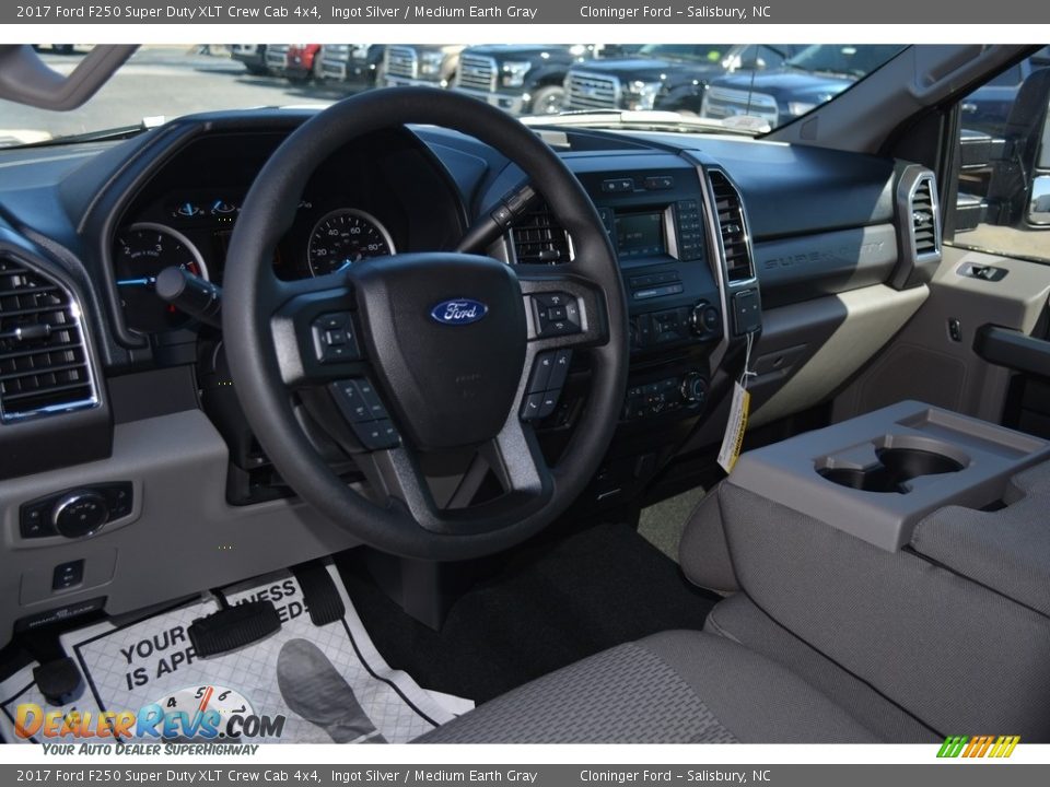 2017 Ford F250 Super Duty XLT Crew Cab 4x4 Ingot Silver / Medium Earth Gray Photo #9