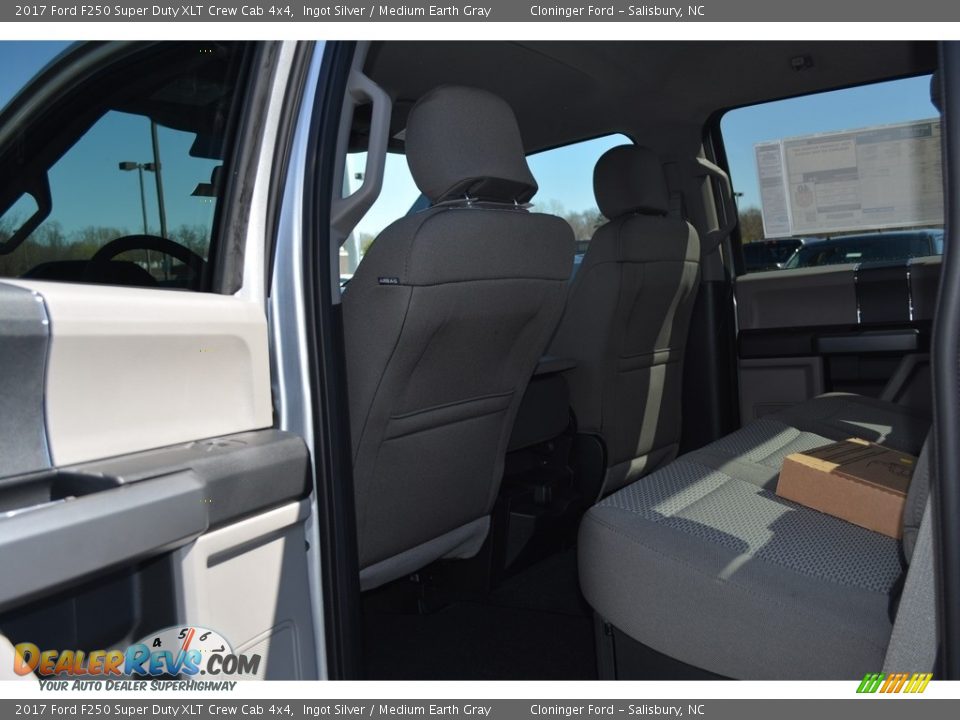 2017 Ford F250 Super Duty XLT Crew Cab 4x4 Ingot Silver / Medium Earth Gray Photo #10