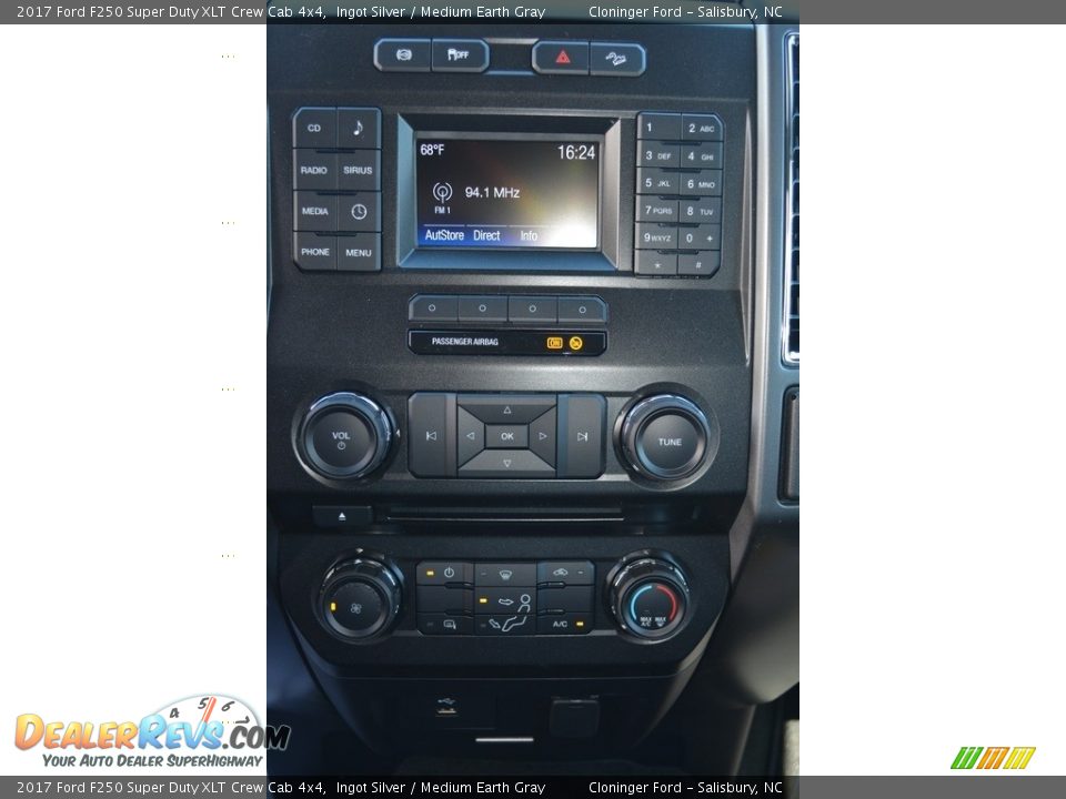 2017 Ford F250 Super Duty XLT Crew Cab 4x4 Ingot Silver / Medium Earth Gray Photo #11