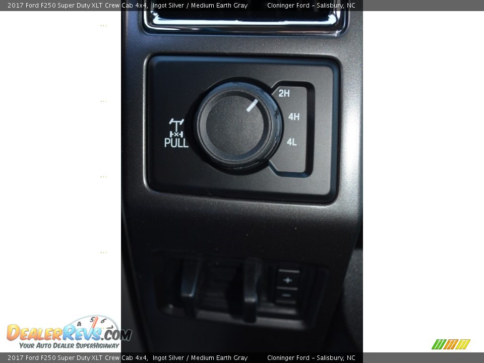 2017 Ford F250 Super Duty XLT Crew Cab 4x4 Ingot Silver / Medium Earth Gray Photo #14