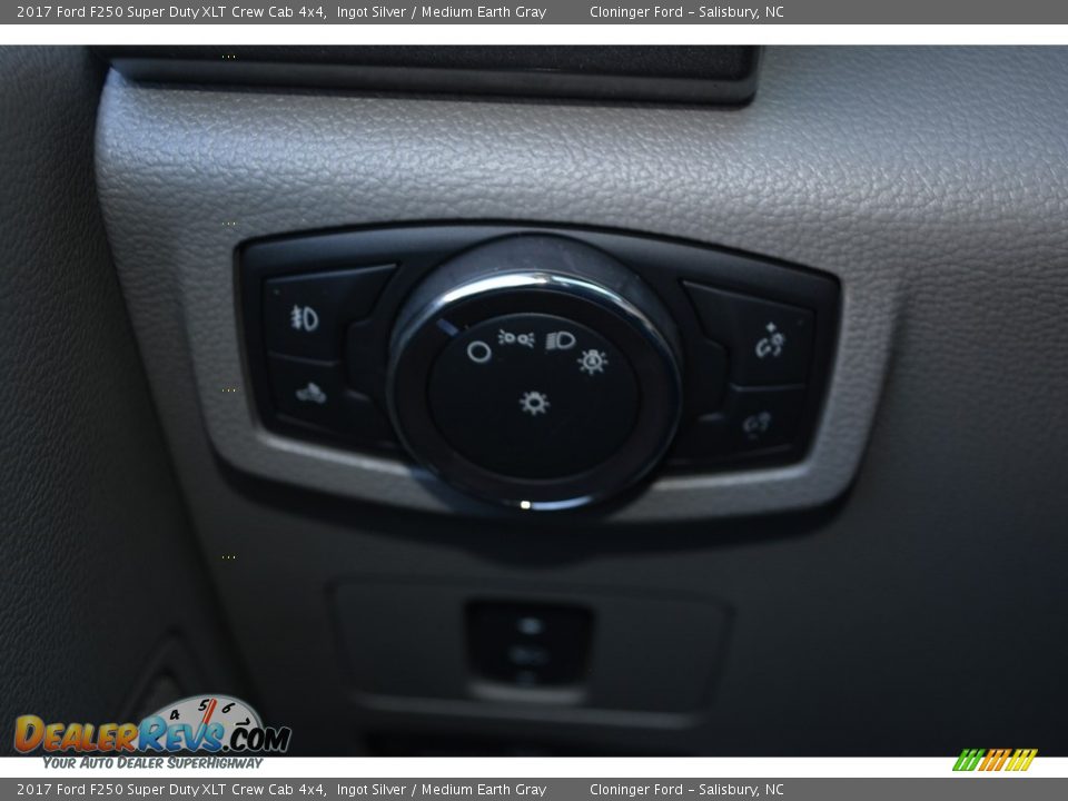 2017 Ford F250 Super Duty XLT Crew Cab 4x4 Ingot Silver / Medium Earth Gray Photo #17