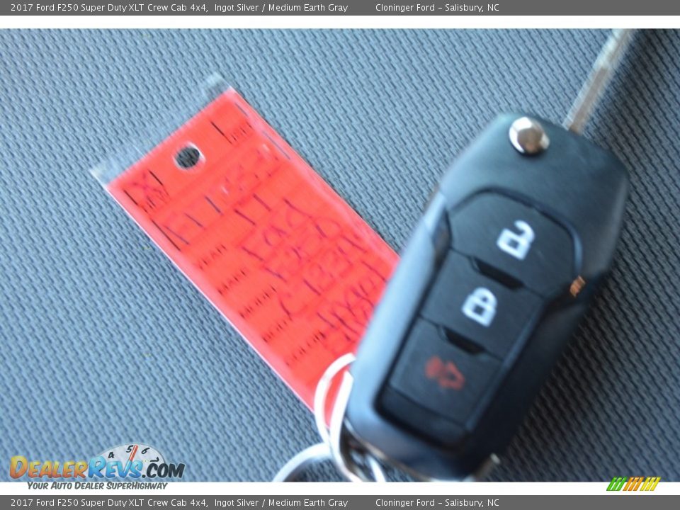 2017 Ford F250 Super Duty XLT Crew Cab 4x4 Ingot Silver / Medium Earth Gray Photo #18