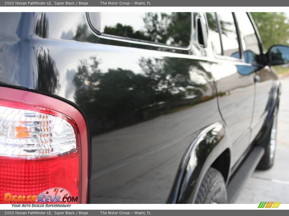 2003 Nissan Pathfinder LE Super Black / Beige Photo #28