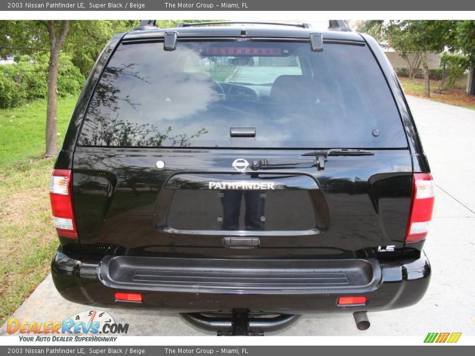 2003 Nissan Pathfinder LE Super Black / Beige Photo #31