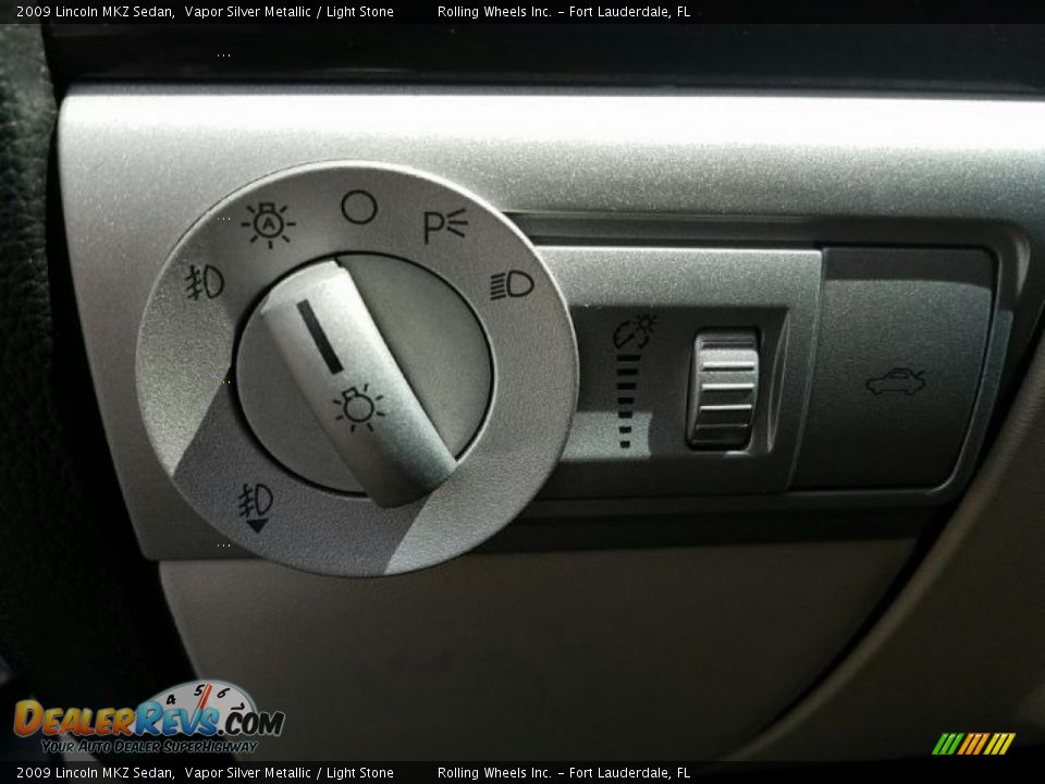 2009 Lincoln MKZ Sedan Vapor Silver Metallic / Light Stone Photo #8