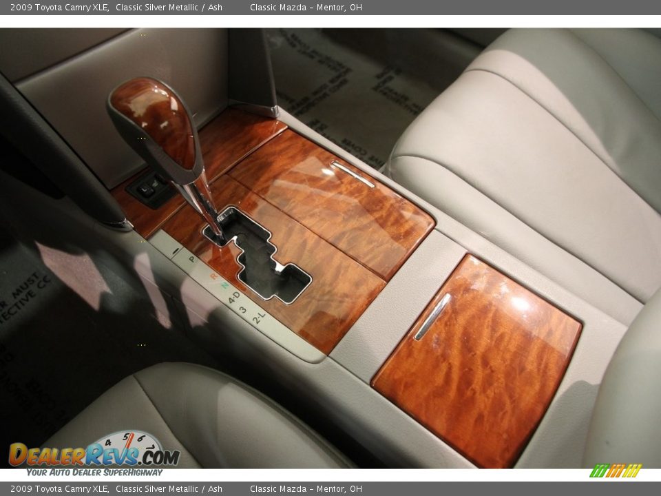 2009 Toyota Camry XLE Classic Silver Metallic / Ash Photo #11