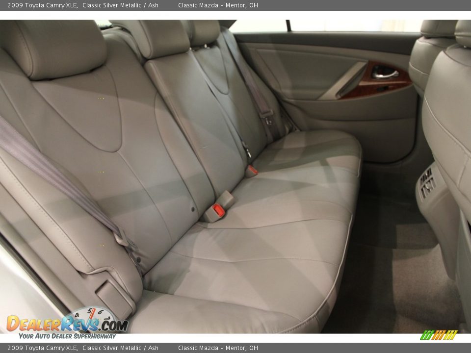 2009 Toyota Camry XLE Classic Silver Metallic / Ash Photo #15