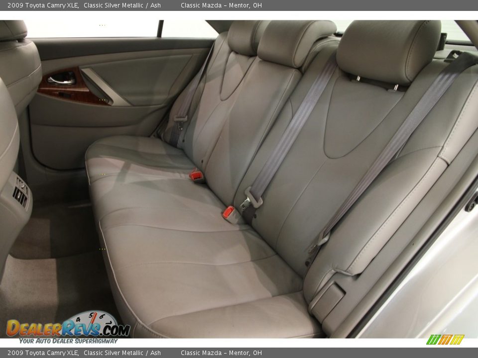 2009 Toyota Camry XLE Classic Silver Metallic / Ash Photo #16