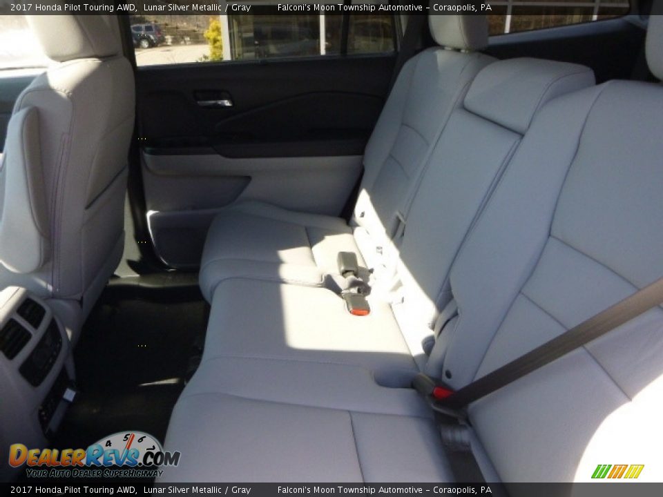 2017 Honda Pilot Touring AWD Lunar Silver Metallic / Gray Photo #9