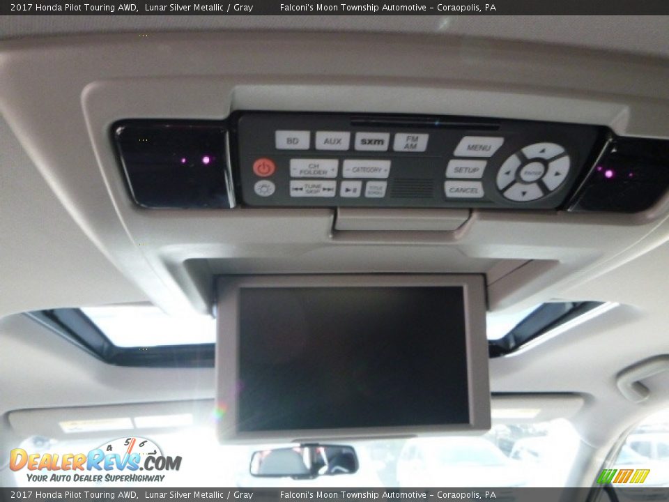 2017 Honda Pilot Touring AWD Lunar Silver Metallic / Gray Photo #10