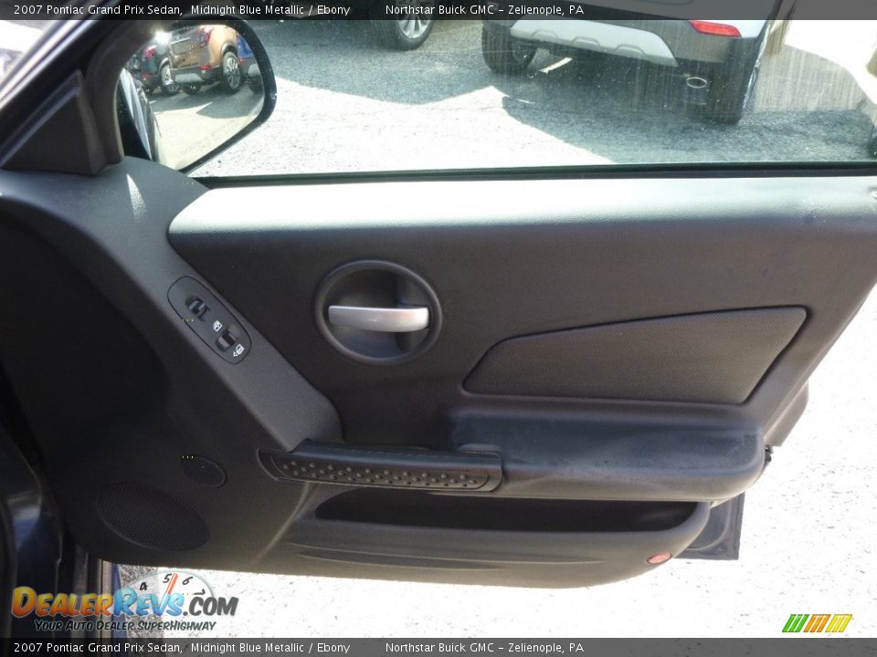 2007 Pontiac Grand Prix Sedan Midnight Blue Metallic / Ebony Photo #7