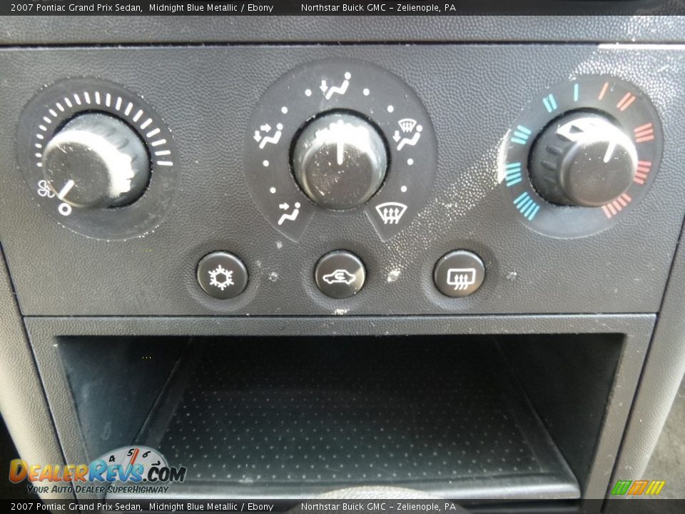 2007 Pontiac Grand Prix Sedan Midnight Blue Metallic / Ebony Photo #28