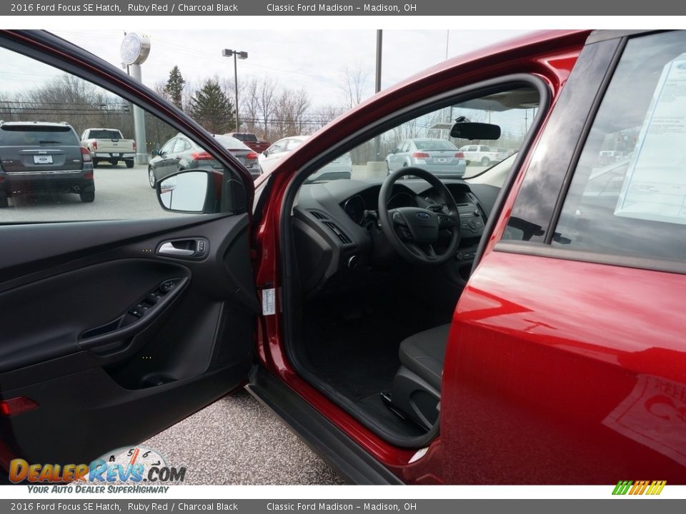 2016 Ford Focus SE Hatch Ruby Red / Charcoal Black Photo #5