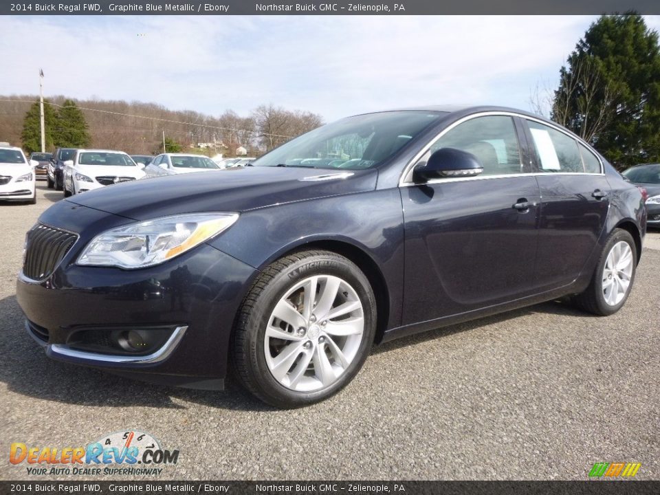 Front 3/4 View of 2014 Buick Regal FWD Photo #1