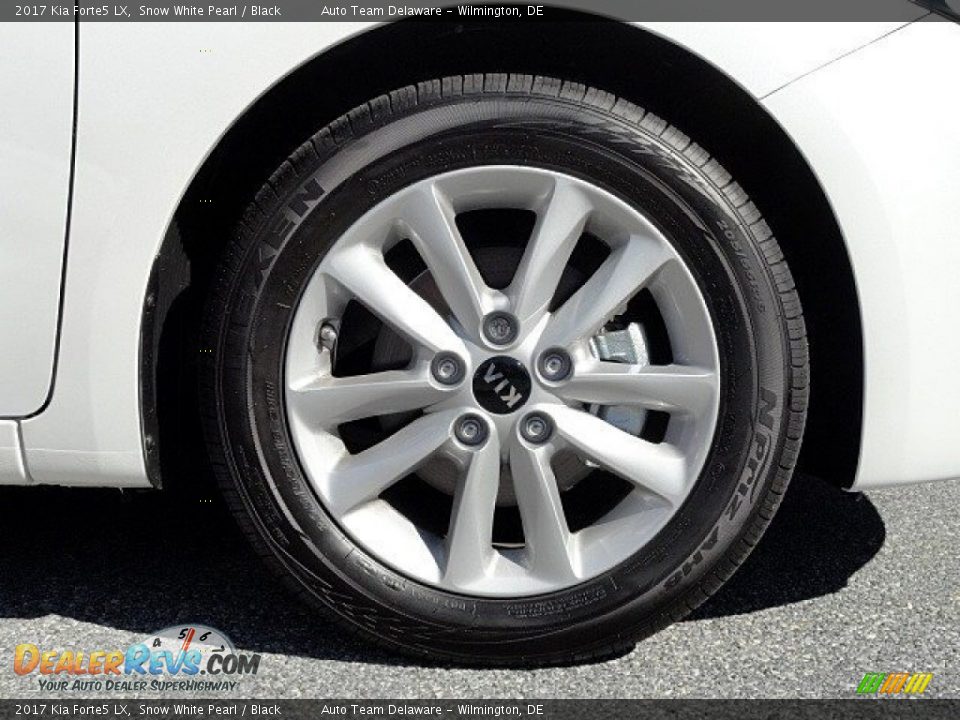 2017 Kia Forte5 LX Snow White Pearl / Black Photo #7