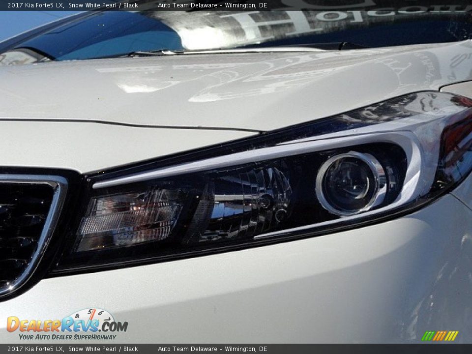 2017 Kia Forte5 LX Snow White Pearl / Black Photo #8