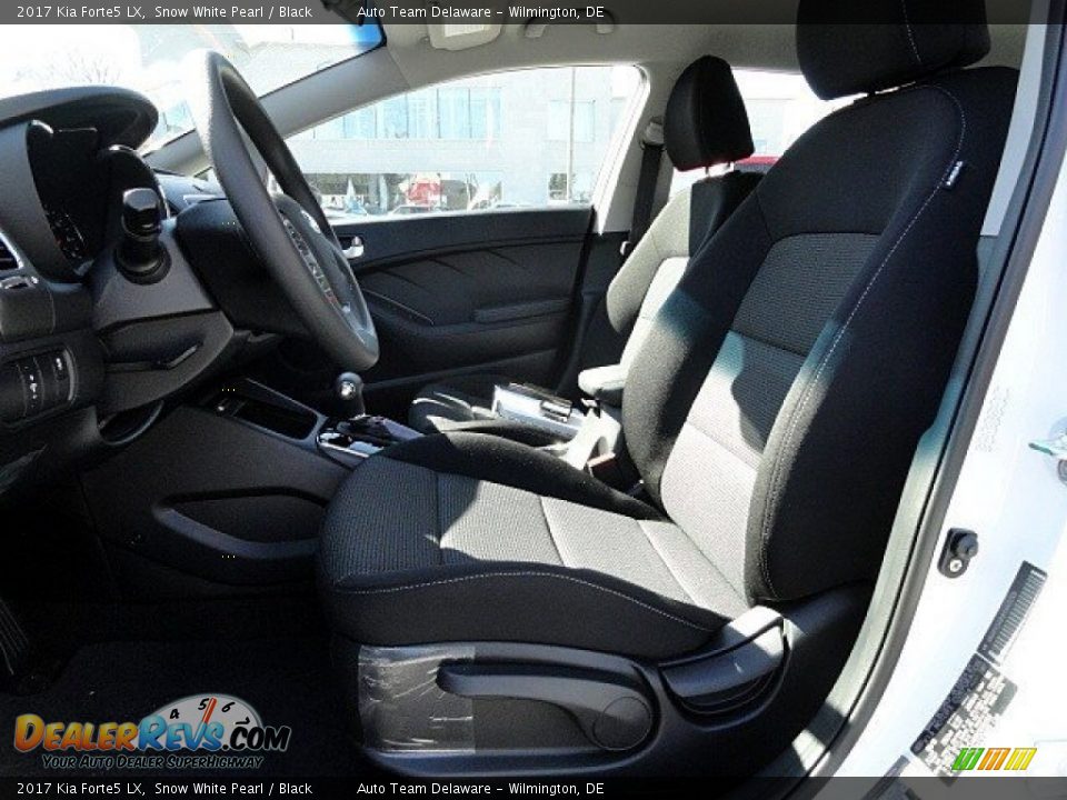 2017 Kia Forte5 LX Snow White Pearl / Black Photo #11
