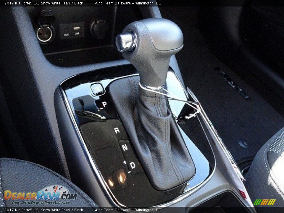 2017 Kia Forte5 LX Snow White Pearl / Black Photo #13