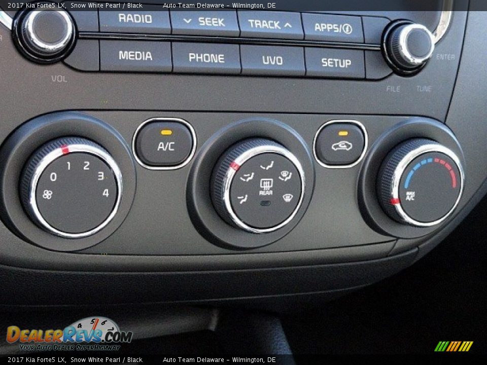 2017 Kia Forte5 LX Snow White Pearl / Black Photo #15