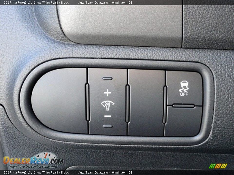 2017 Kia Forte5 LX Snow White Pearl / Black Photo #23